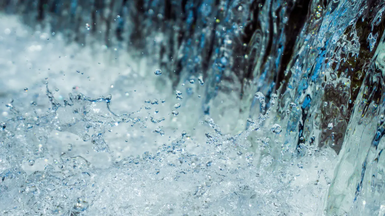 Water splashing